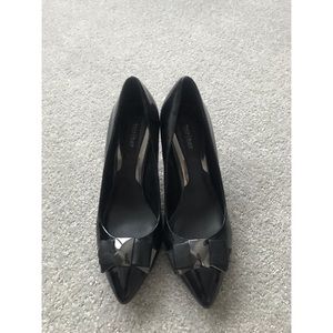 WHBM Patent leather pointed toe bow Robyn pumps